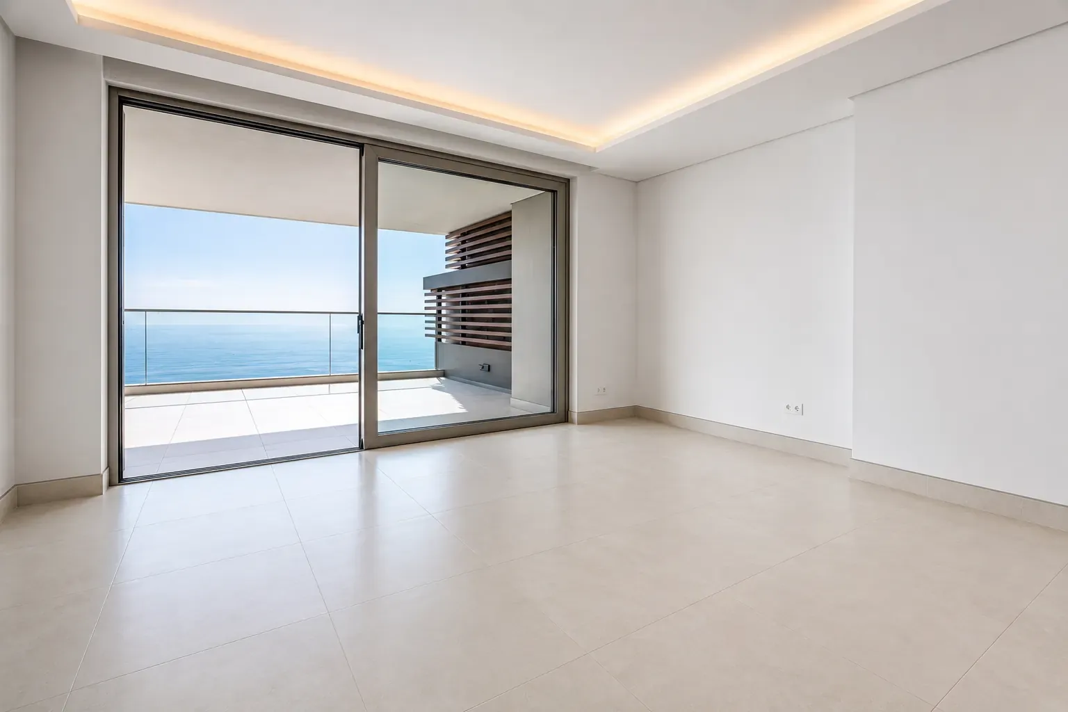 Salón premium vacío antes del home staging