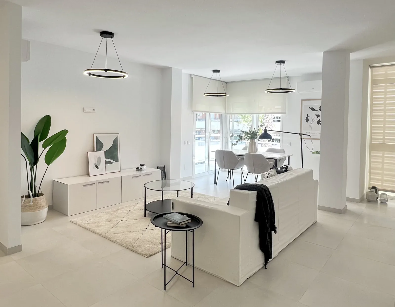Salón preparado con home staging por MÖ en la Costa del Sol